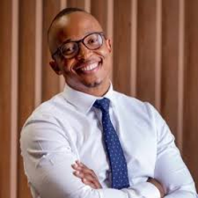 Dr Vuyane Mhlomi