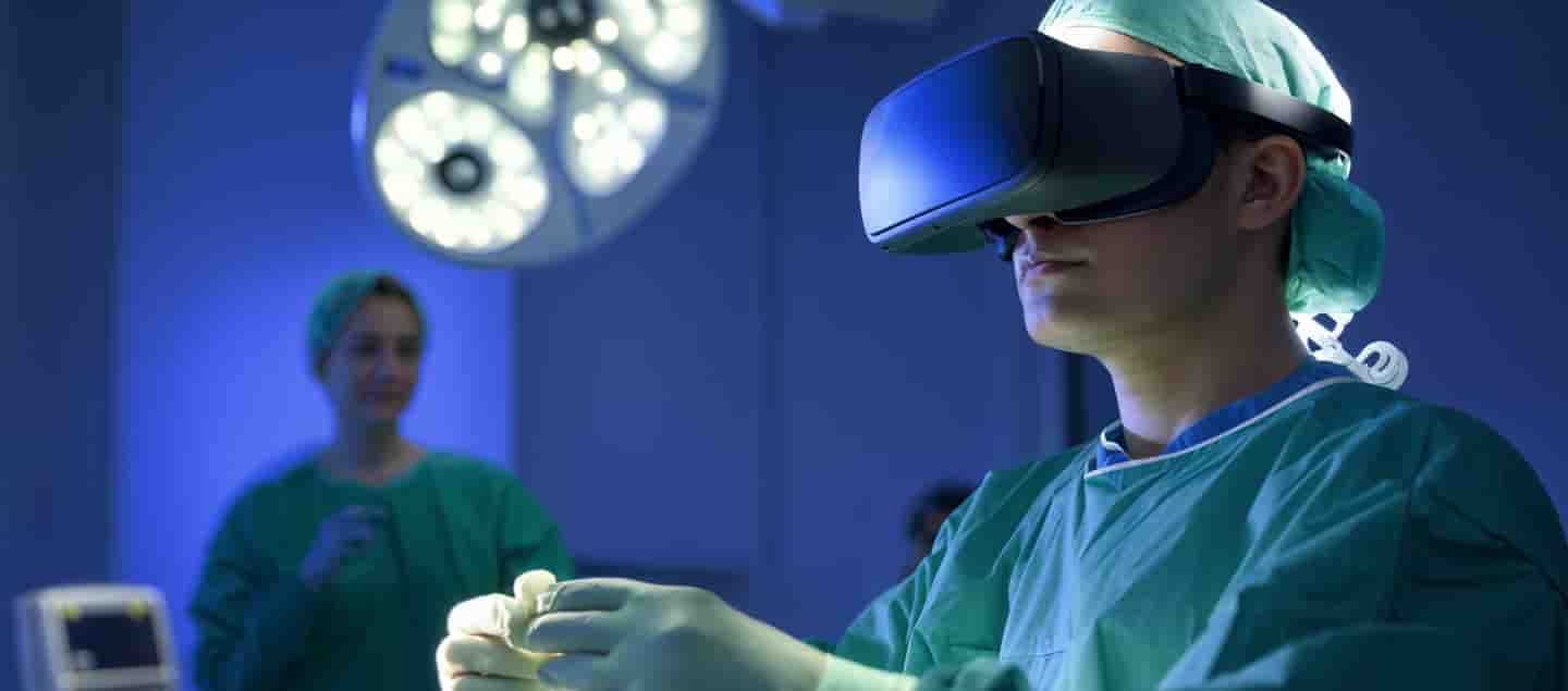 Surgeon using a VR headset